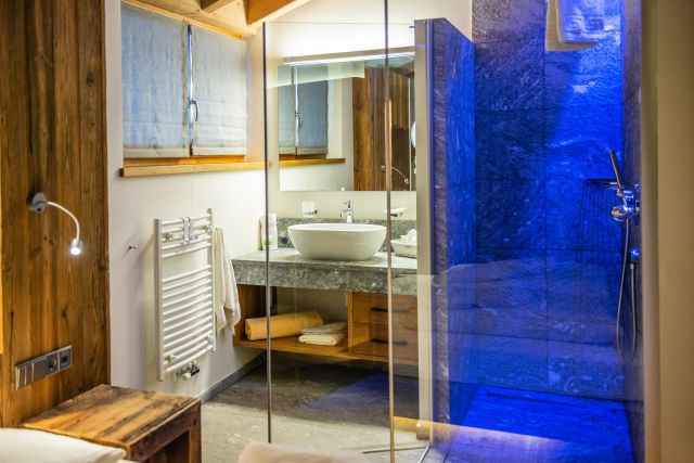 In der Mountainloge Lux Alpine in St. Vigil in Enneberg dreht sich alles um Luxus Bild: Ambiente und Komfort